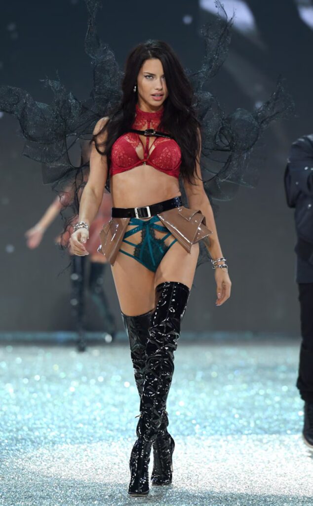 rs_634x1024-161130124352-634-2adriana-lima-victoria-secret-fashion-show-2016-634x1024 El legado del Victoria’s Secret Fashion Show en 2026