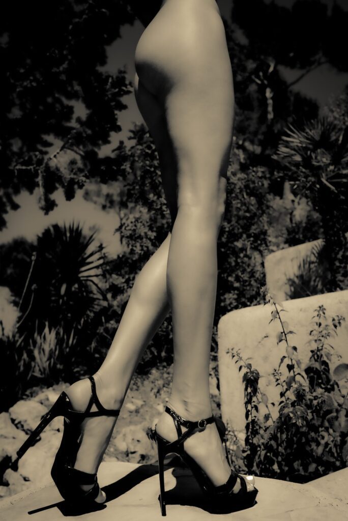 CEC_5930-2-def-1669x2500-1-684x1024 Piernas desnudas por Eric Ceccarini