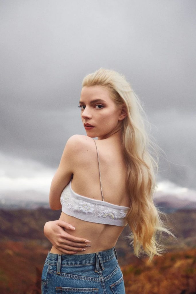 anya-taylor-joy-in-vanity-fair-magazine-april-2021-31916202597083266997-683x1024 Anya Taylor-Joy al desnudo: la alquimista de los rostros imposibles