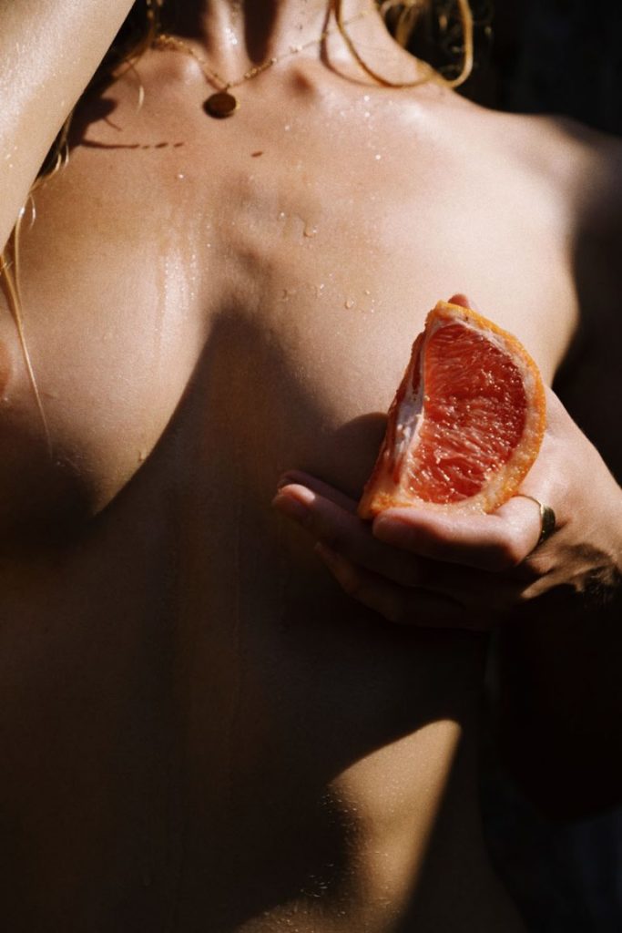 Oceane-le-Ny-by-Romain-Servens-20-768x1152-1-683x1024 Océane le Ny desnuda para Passionatte