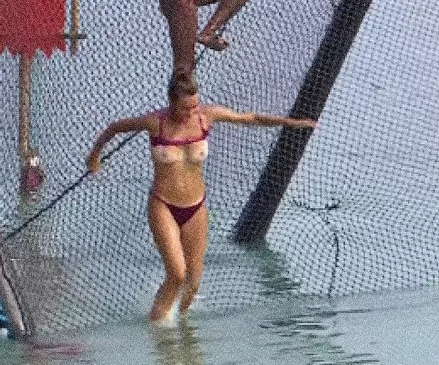 Adara Molinero desnuda y descuido en Supervivientes 2023 | Bikini, tetas y mucho más