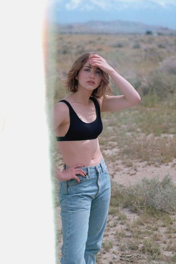 a3b777f9f422ce17f8bc867b95addc18 Emily Rudd 'Nami' desnuda a lo One Piece como Ana de Armas
