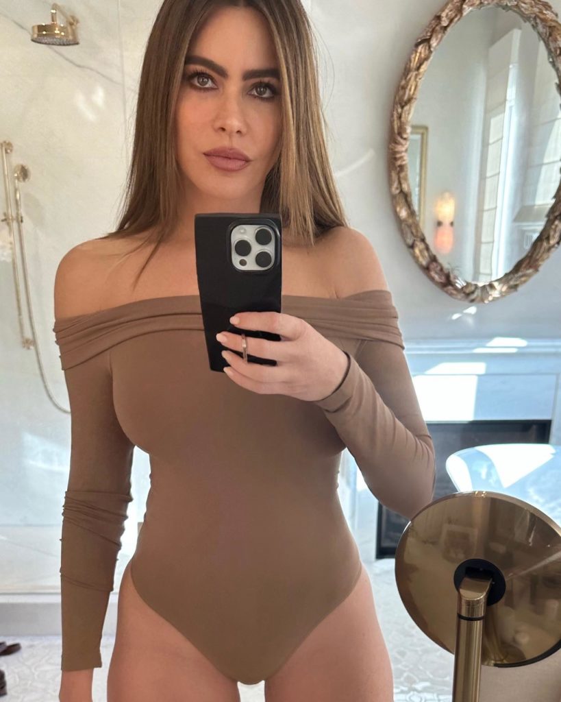 Sofia Vergara semi desnuda su glorioso cuerpo