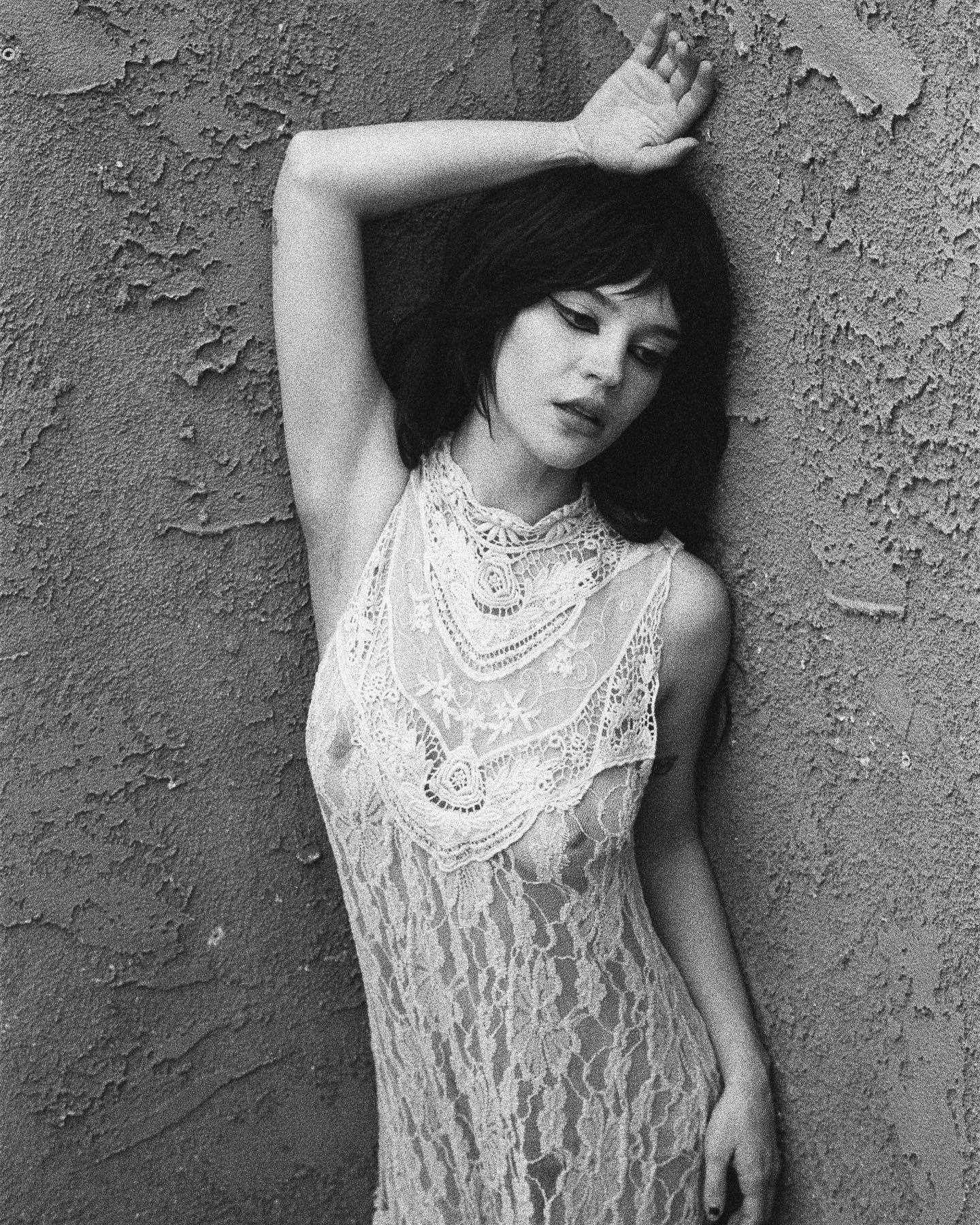 Sophie Thatcher desnuda tetas