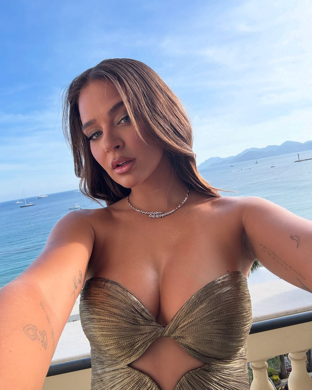 fescanesculazotanga-oso0-2-w Laura Escanes desnuda su cuerpo excelso