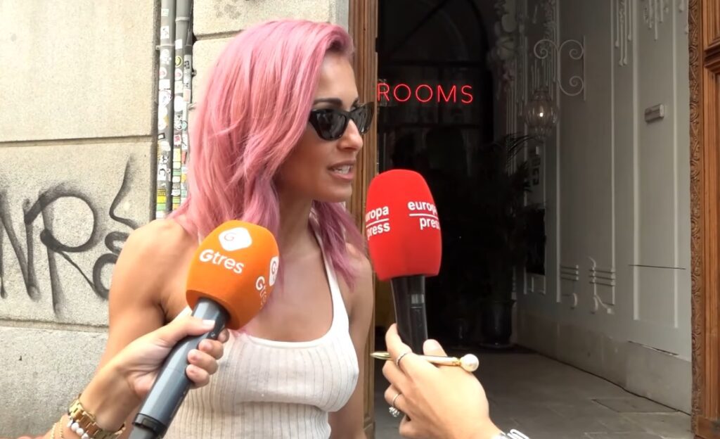 Captura-de-pantalla_12-1-2026_18509_www.youtube.com_-1024x624 Hiba Abouk desata pezones: entre rumores, pechos y bikinis, la actriz no deja a nadie indiferente