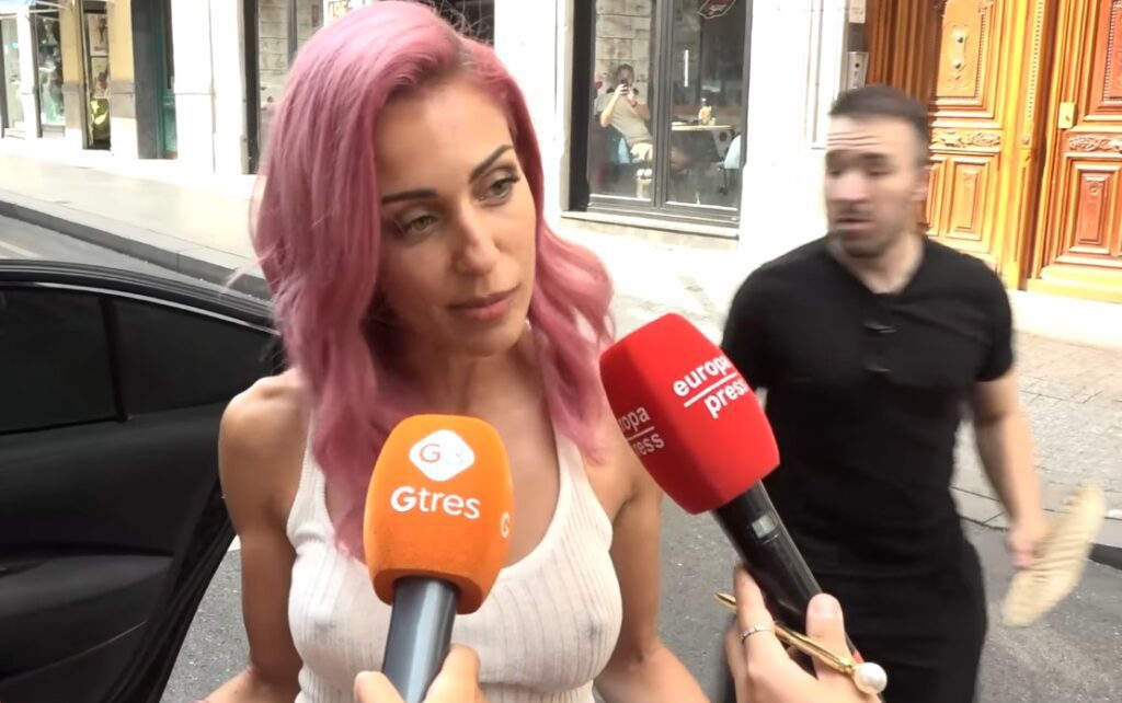 Captura-de-pantalla_12-1-2026_185142_www.youtube.com_-1024x642 Hiba Abouk desata pezones: entre rumores, pechos y bikinis, la actriz no deja a nadie indiferente