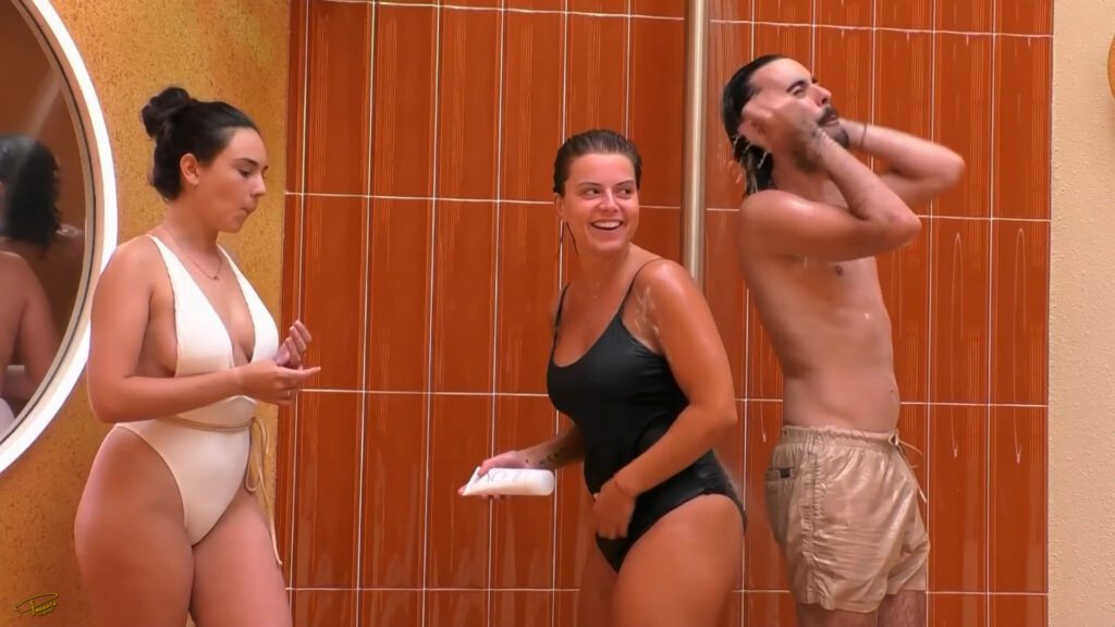 Las Duchas desnudas de "Gran Hermano": Más que un simple baño