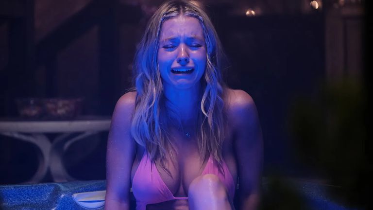 16801695065442 Sydney Sweeney: Mis pechos crecieron | Desnuda músculos con la boxeadora Christy Martin