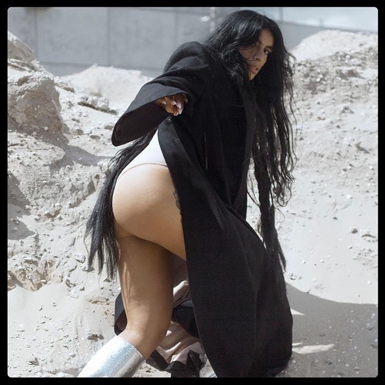 Sevdaliza desnuda