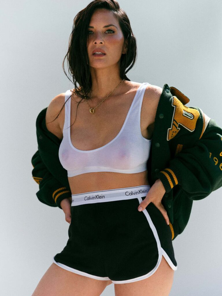 yR31dqyt_o-768x1024 Olivia Munn desnuda en New Skims campaign (septiembre 2025)
