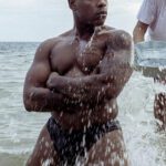 John Boyega desnudo en Pirelli 2025