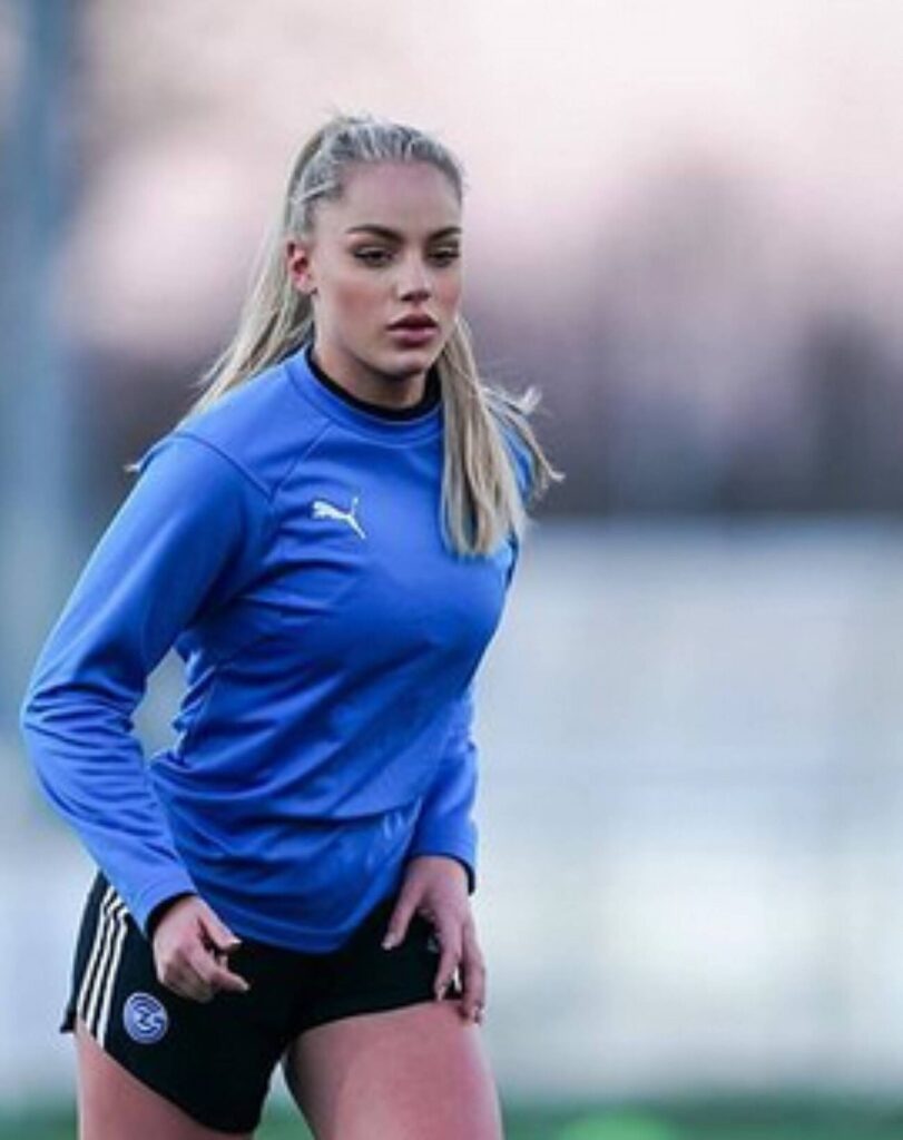 16668985558326-811x1024 Ana Maria Marković desnuda y sexy para el Real Madrid