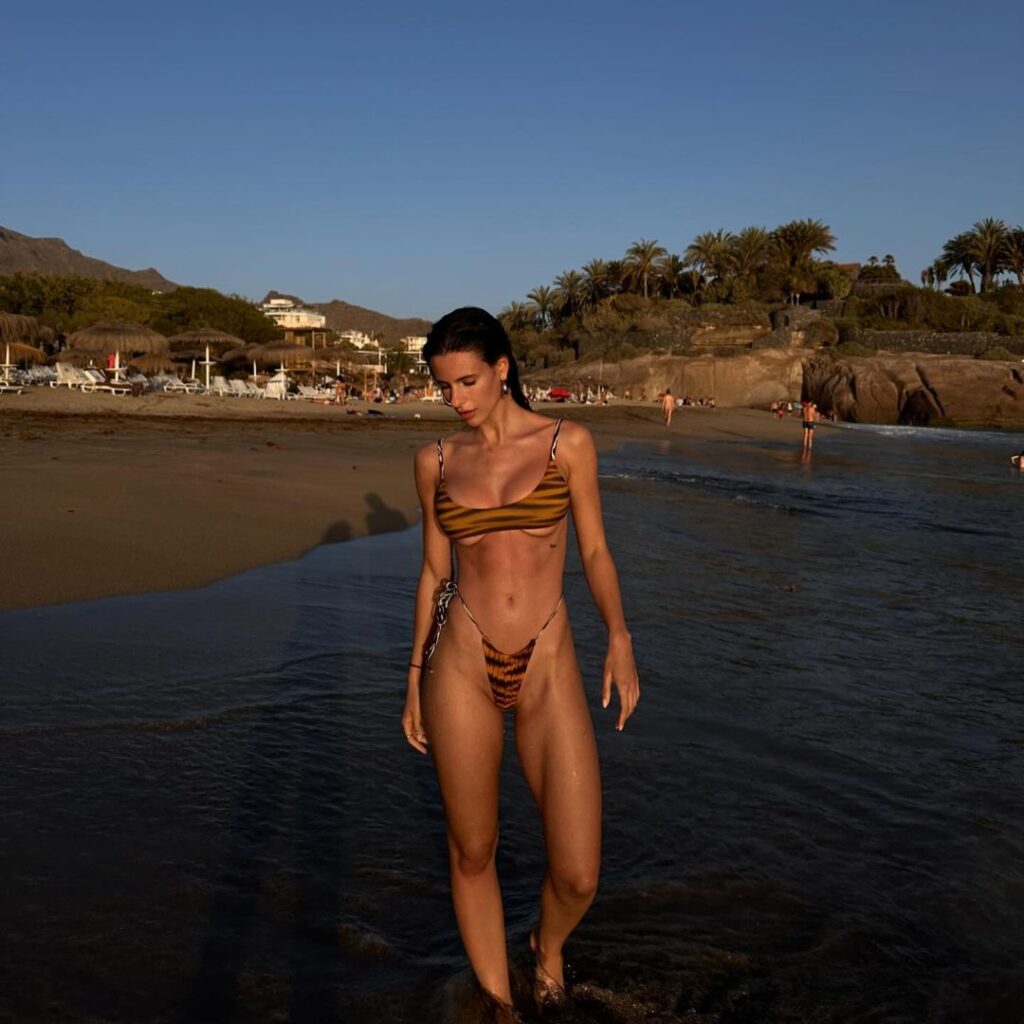 437283879_1797023250798300_6638891739076922144_n-1024x1024 Carolina Moura desnuda su cuerpo de espartana