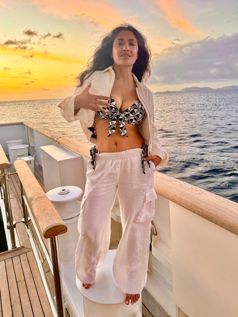 XFWuPrno_o-771x1024 La imagen voluptuosa de Salma Hayek y su impacto en la cultura sexual actual