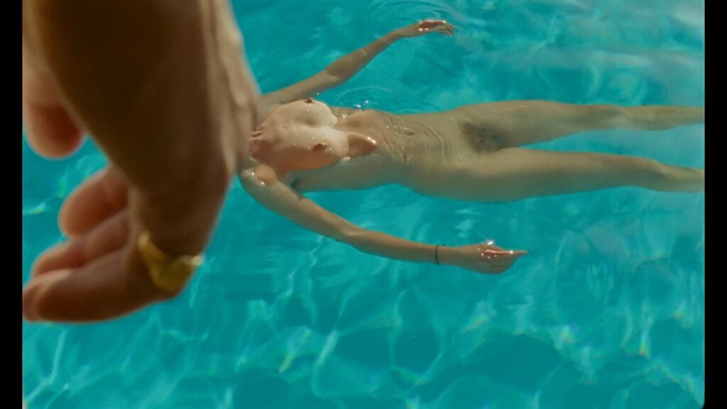 s9Tj79gZ_o-1024x576 Ariane Labed: algunos desnudos épicos en Swimming Home (2024)