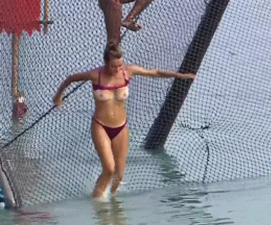 16814607036379-1 Mujeres de reality desnudas: el erotismo televisado y su impacto en la audiencia | Supervivientes, Los vecinos de la casa de al lado, LIDLT, Gran Hermano, Secret Story...