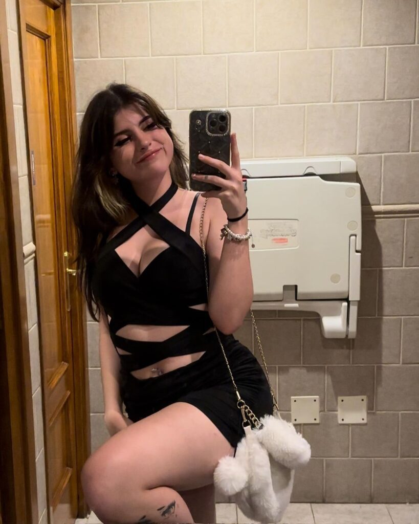 369905327_670785384702103_5040639281083620190_n-abby-819x1024 Abby se desnuda antes de su pelea en La gran velada
