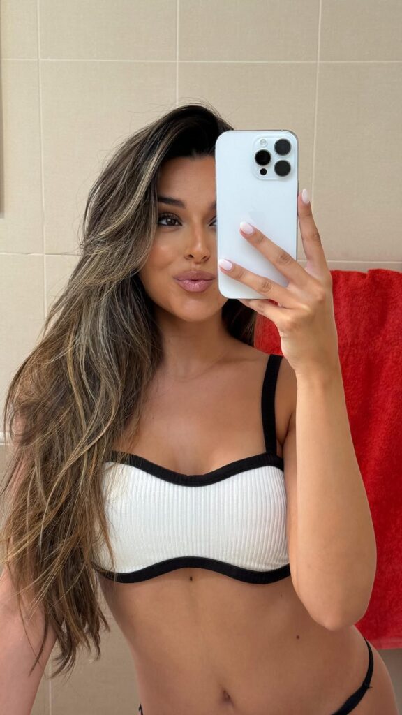 525920288_18523505014002248_836897791507787659_n-576x1024 Marta Diaz desnuda su linea de tanga