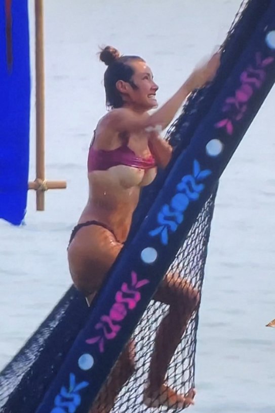 adara-topless-telecinco_12_543x814-1 Mujeres de reality desnudas: el erotismo televisado y su impacto en la audiencia | Supervivientes, Los vecinos de la casa de al lado, LIDLT, Gran Hermano, Secret Story...