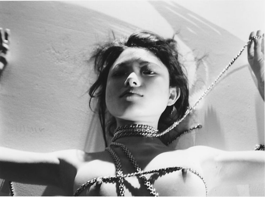 araki-3-1024x764 Las controvertidas fotografías eróticas de bondage con cuerdas de Nobuyoshi Araki (NSFW)