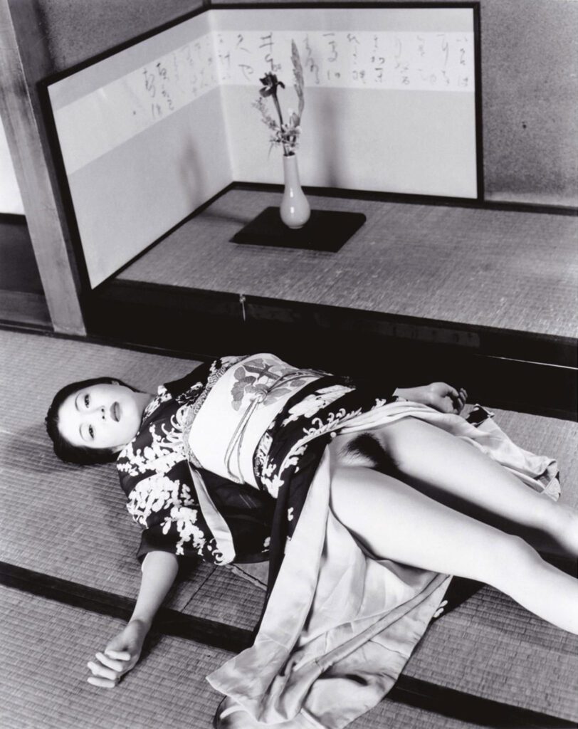 araki-6-812x1024 Las controvertidas fotografías eróticas de bondage con cuerdas de Nobuyoshi Araki (NSFW)