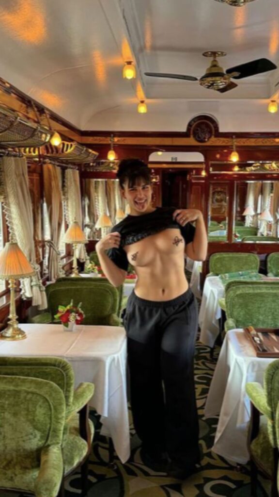 874611-576x1024 Nathy Peluso desnuda culazo y dice cuanto folla en La Revuelta de Broncano
