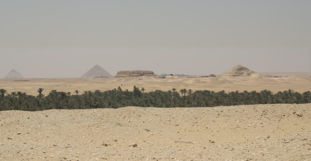 Dashur_and_South-Saqqara_pyramids-1-1024x529 Un eclipse solar total pudo ser la causa de que los antiguos egipcios dejaran de construir pirámides monumentales