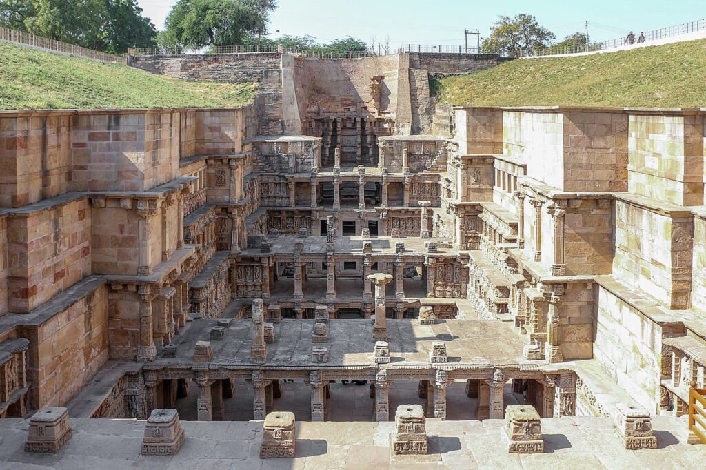 Rani_ki_vav_02-2-1024x682 Rani ki vav, un espectacular pozo construido como si fuera un templo invertido en India