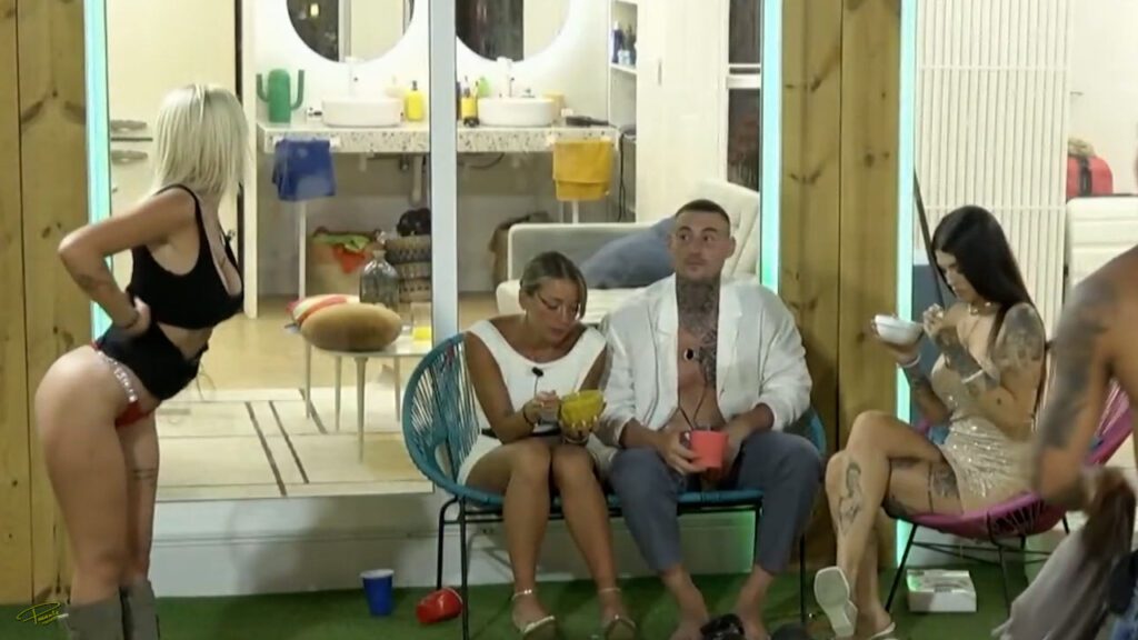 me75w5jm_o-1024x576 Mujeres de reality desnudas: el erotismo televisado y su impacto en la audiencia | Supervivientes, Los vecinos de la casa de al lado, LIDLT, Gran Hermano, Secret Story...