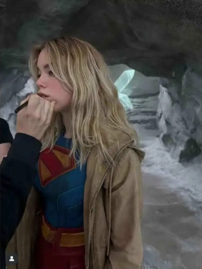 Captura-de-pantalla_14-7-2025_19326_https_www.cinemascomics.com_ Milly Alcock al desnudo: la ascendente 'Supergirl' que conquista el cine y la televisión