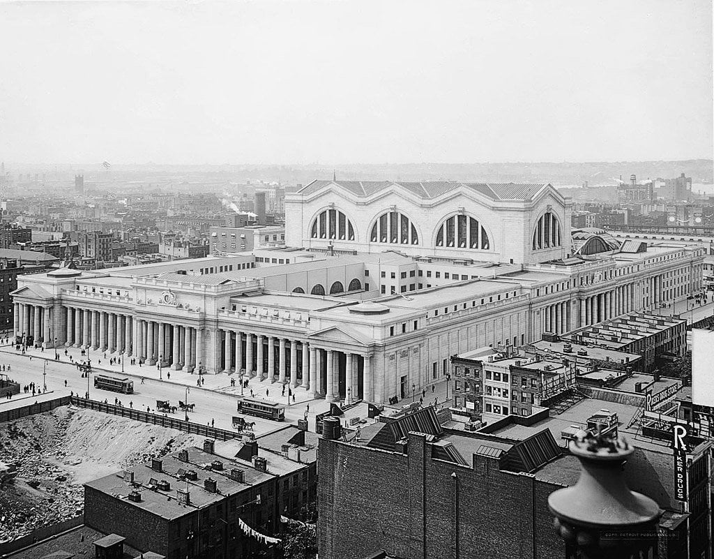 Pennsylvania_Station_aerial_view_1910s De la cúpula al coliseo: la tragedia estética de la antigua Pennsylvania Station y la mutilación del espacio público en Nueva York