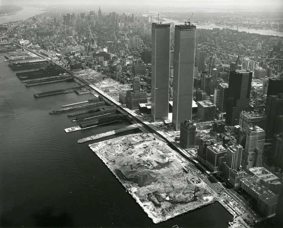 big_357853_5863_torri-gemelle003_upd3 Nueva York ardía mientras soñábamos con el paraíso: la ciudad del miedo detrás del telón de neón