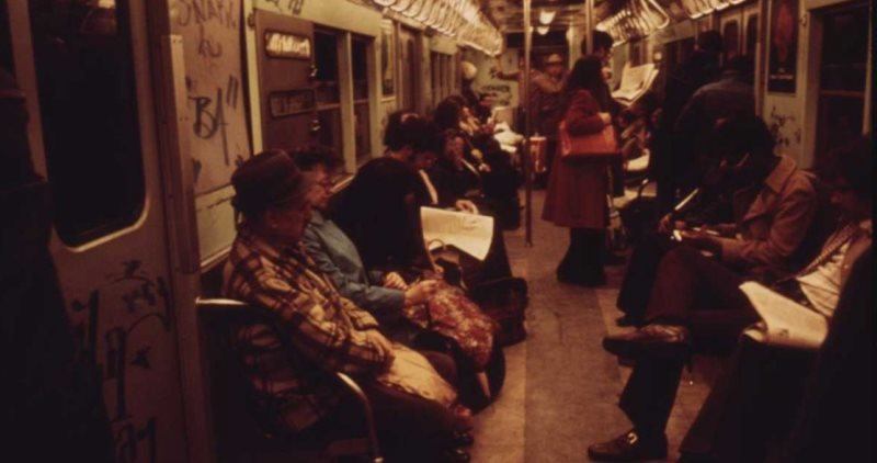 muggers-express Nueva York ardía mientras soñábamos con el paraíso: la ciudad del miedo detrás del telón de neón