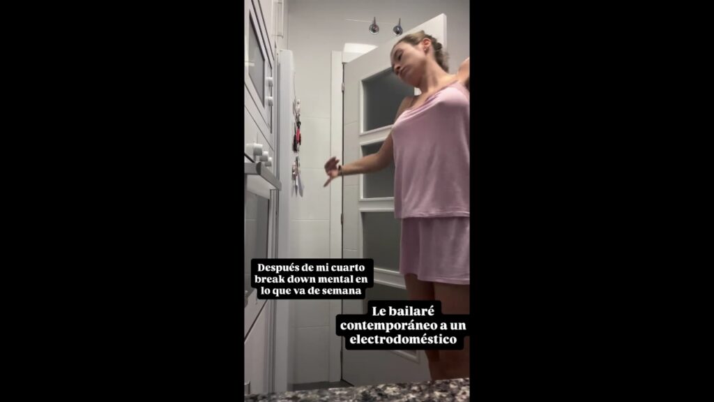 evasorianopezonazos-oso5-15-1024x576 Eva Soriano desnuda tetas y culo mientras ironiza cayendo en su ironía