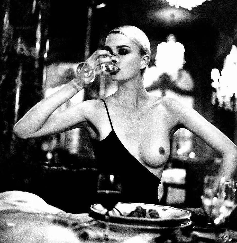 image.jpg La belleza fría de la transgresión: cuerpos y mitologías en Helmut Newton: Frames from the Edge (1989)