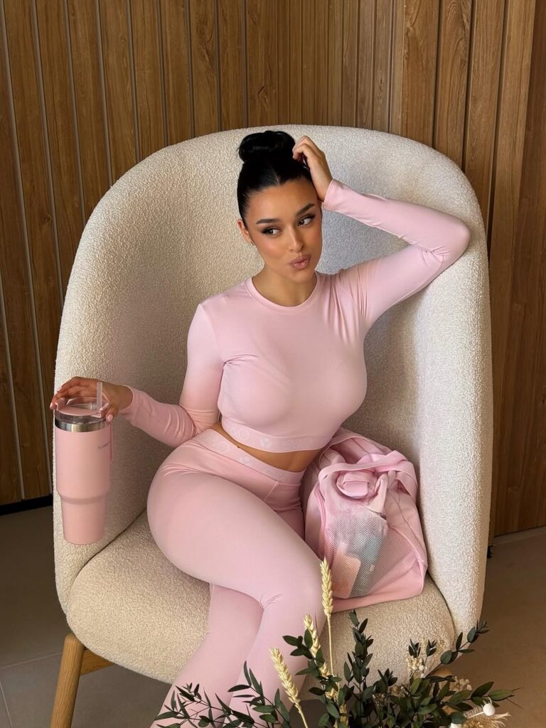 1775481646096-768x1024 Marta Diaz desnuda su linea de tanga