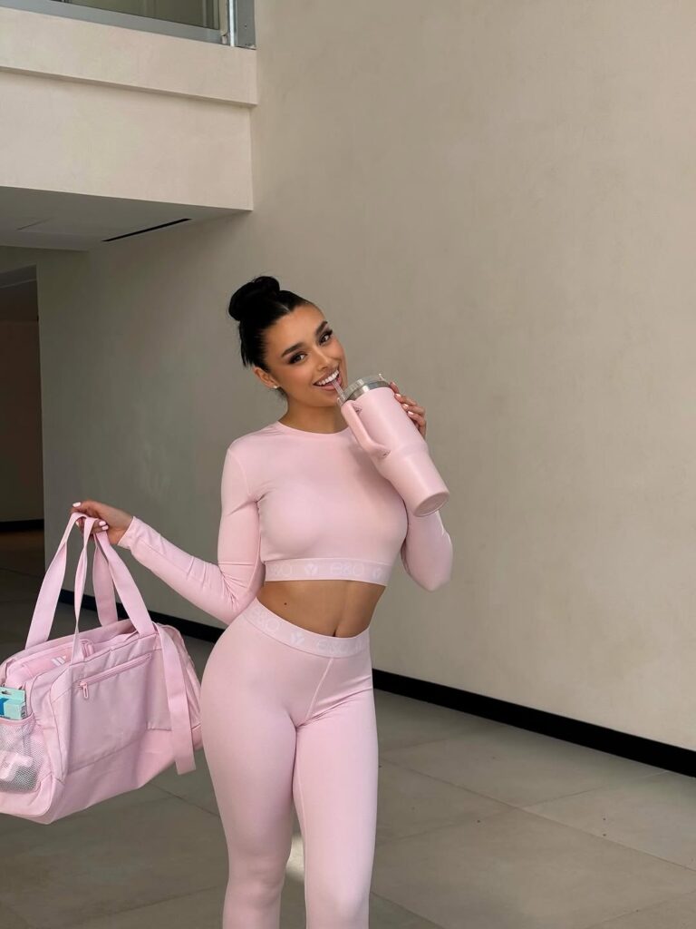 1775481664466-768x1024 Marta Diaz desnuda su linea de tanga