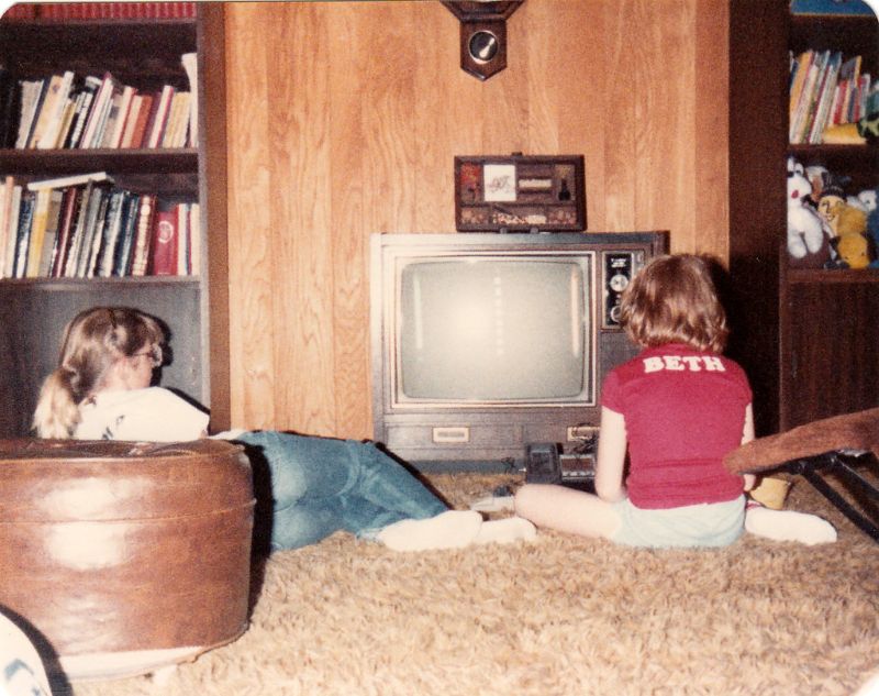 1980s-people-with-technologies-17 Del walkman al like: cómo comenzó en los 80 el camino hacia la juventud perdida en la tecnología