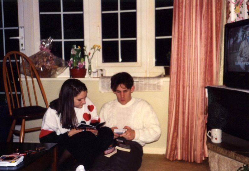 1980s-people-with-technologies-23 Del walkman al like: cómo comenzó en los 80 el camino hacia la juventud perdida en la tecnología
