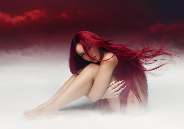 Captura-de-pantalla_3-10-2025_17632_los40.com_ Lola Índigo desnuda al mundo | Sonatina de bragas bajadas, tetas y microbikinis musicales