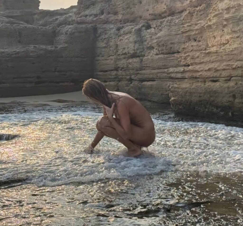 Screenshot_20250823_032041_Instagram-1024x953 Belén Aguilera desnuda piel de piano y voz de incendio