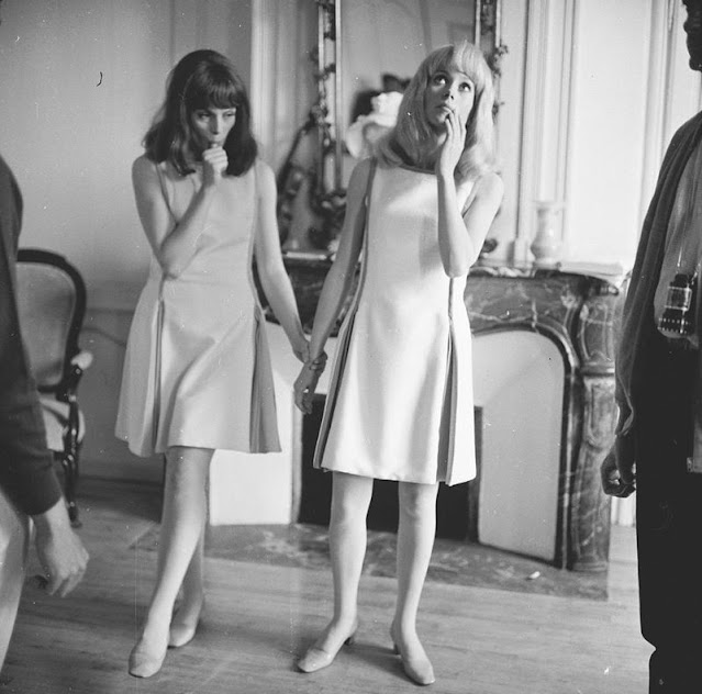 francoise-dorleac-and-catherine-deneuve-20 Hermosas fotografías de Françoise Dorléac y su hermana Catherine Deneuve en la década prodigiosa