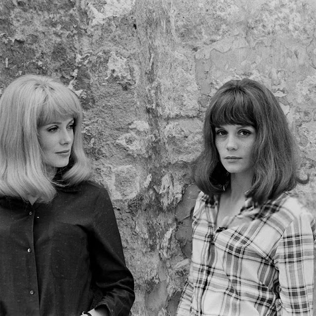 francoise-dorleac-and-catherine-deneuve-34 Hermosas fotografías de Françoise Dorléac y su hermana Catherine Deneuve en la década prodigiosa