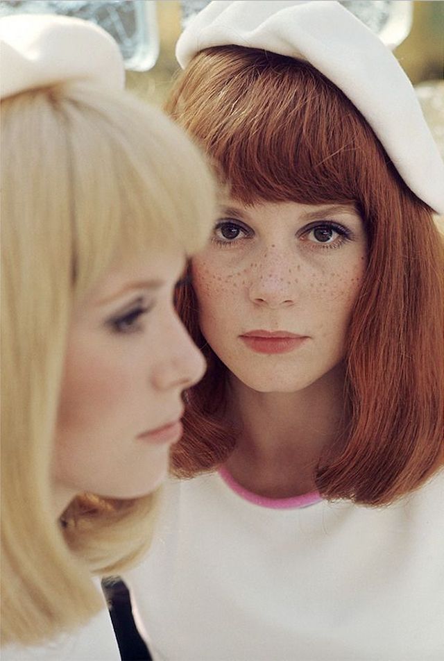 francoise-dorleac-and-catherine-deneuve-5 Hermosas fotografías de Françoise Dorléac y su hermana Catherine Deneuve en la década prodigiosa