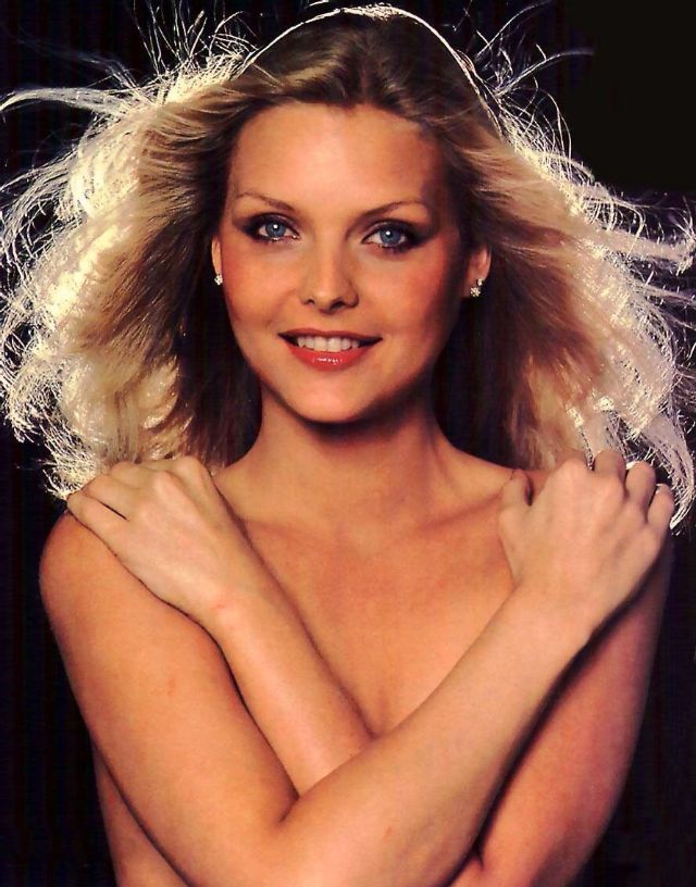 young-michelle-pfeiffer-12 Michelle Pfeiffer en su cenit: destellos de eternidad en los años ochenta y noventa