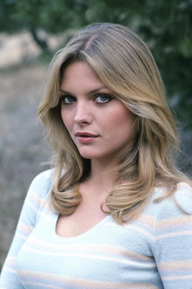 young-michelle-pfeiffer-17 Michelle Pfeiffer en su cenit: destellos de eternidad en los años ochenta y noventa