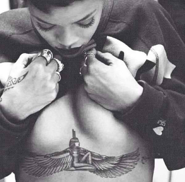 12701_X_f99302b7f35e5d3e1a538c2d661808c1 Desnudos de famosas con tatuajes: cuando la piel se vuelve manifiesto