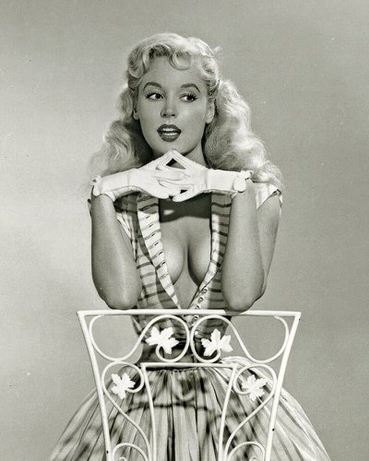 Betty-Brosmer-Weider4 Betty Brosmer: la muchacha de la cintura imposible en los años cincuenta