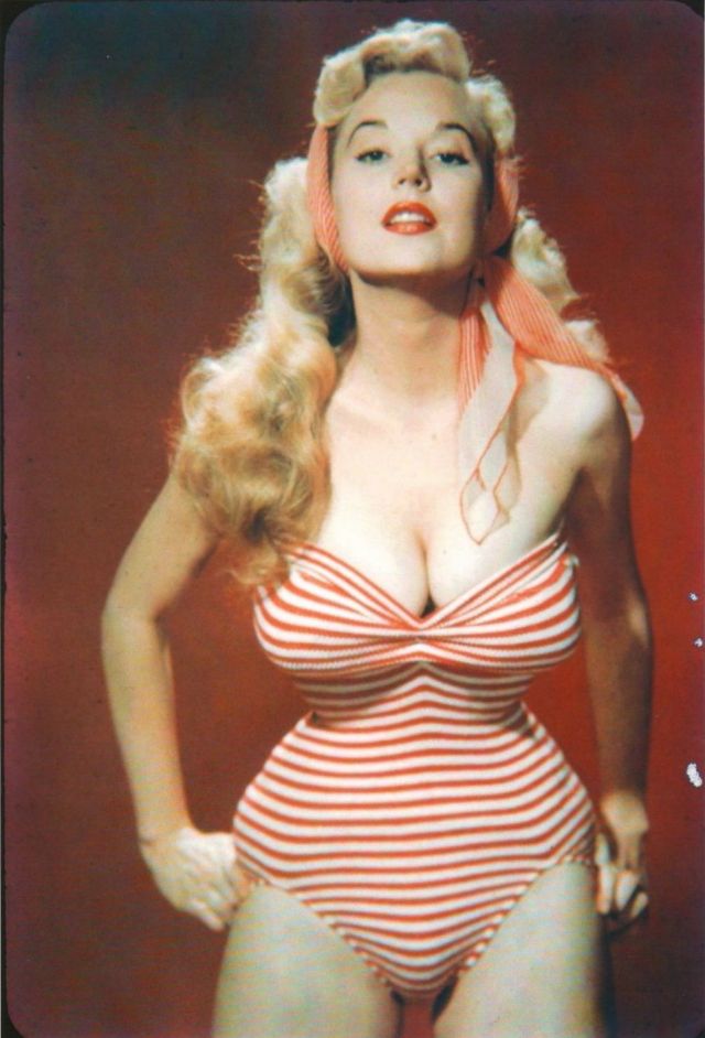 Betty-Brosmer-in-the-1950s-6 Betty Brosmer: la muchacha de la cintura imposible en los años cincuenta
